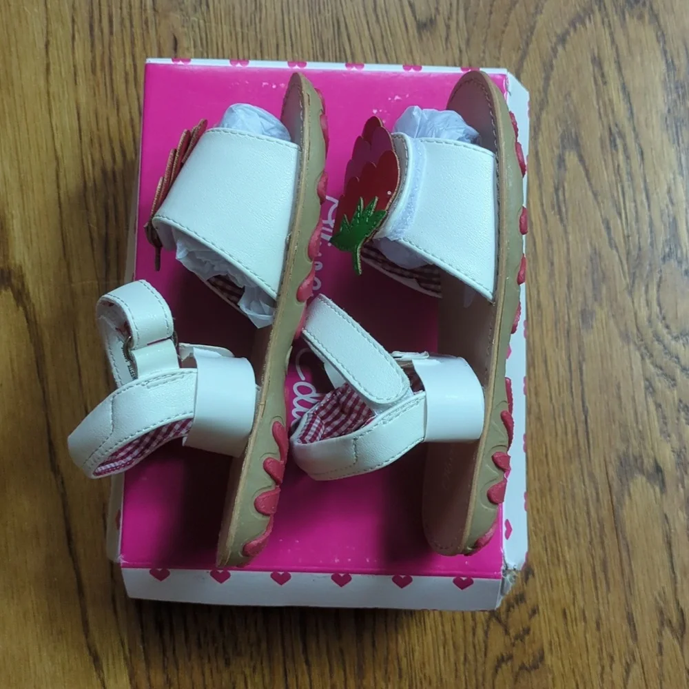 NIB Olive & Edie Lil' Sweetie Sandal Strawberry Appliqué Shoe Size 8T